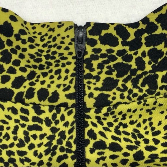Nicole Miller Greenish Yellow and Black Leopard Print Top - Picture 5 of 8